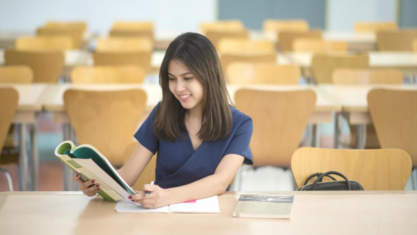 Sesión práctica de análisis financiero con documentos reales